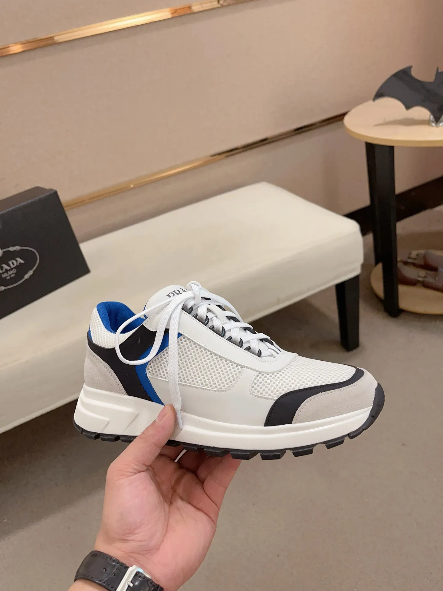 Men's shoes 💰 462💰🇮🇹🇮🇹PRADA (Prada) top 🔍🔍 new models are on sale at the same time at the counter, uppers 🇮🇹 Italian imported first-layer cowhide fabric Fully imported genuine leather lining 💪💪, completely 1⃣️ to 1⃣️ replica 🇮🇹💪💪, ⚠ sole: original sole provided by the original factory, exclusive movable molded foam outsole super comfortable, ⚠ original factory follow-up, 🔍🔍 high quality, you can go in and out of the counter at will, welcome to compare⚠. Code number: 38-44 (45.46 is custom-made and cannot be returned or exchanged)